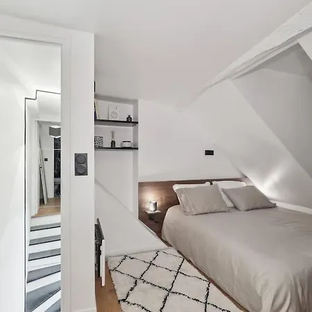 Апартаменты Duplex Quartier Du Louvre *